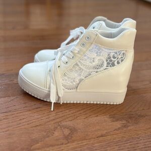 White high top Sneakers with Lace size 36 / Size 5.5 women’s Brand new